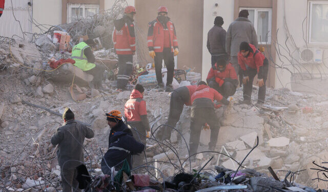 튀르키예·시리아 강진 사망자 5만명 넘어…이재민 63만명 이상