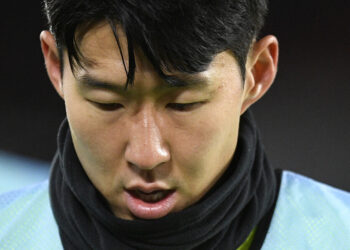 영국 법원, 손흥민 향해 눈 찢은 첼시팬 3년간 ‘축구장 출입 금지’