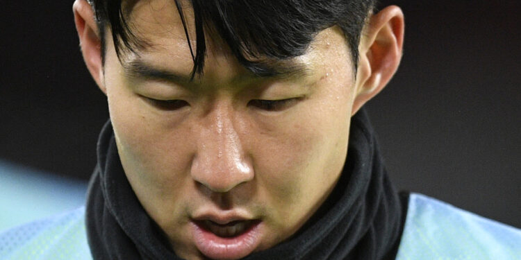 영국 법원, 손흥민 향해 눈 찢은 첼시팬 3년간 ‘축구장 출입 금지’