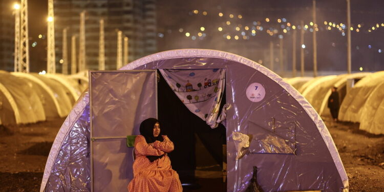 ‘대지진’ 폐허 속 멈춘 시간…수백만명 트라우마, 일상 복귀 아득