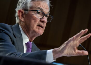 파월 연준 의장 “금리 인상 속도 높일 준비 돼 있어”