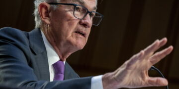 파월 연준 의장 “금리 인상 속도 높일 준비 돼 있어”