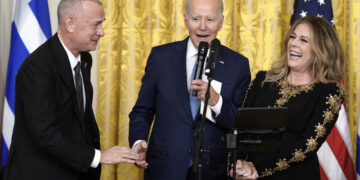 바이든 “이스라엘, 사법개편 중단해야”…네타냐후 “내정간섭 말라”