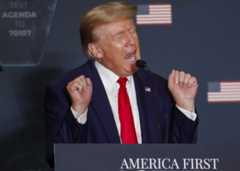 트럼프, 역사상 처음 범죄인 ‘머그샷’ 찍는 미국 전 대통령