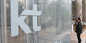 재선임 도전 KT 사외이사 후보 3인 동반 사퇴…주총 안건 폐기