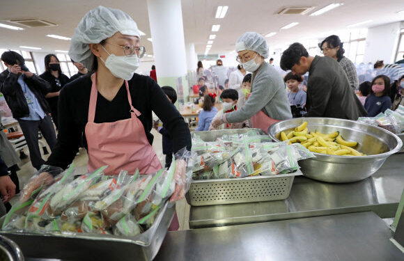학교 비정규직 총파업으로 경기지역 1017개교 급식 차질