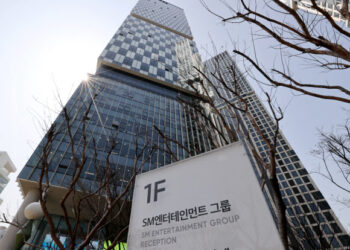 ‘사랑하고 미워하는 그 모든 것을’ 이수만 “SM 떠나 미래로”