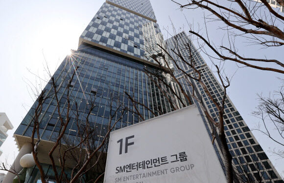 ‘사랑하고 미워하는 그 모든 것을’ 이수만 “SM 떠나 미래로”