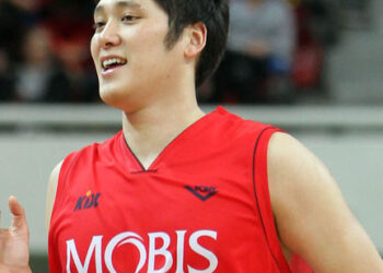 ‘PO 사나이’ 함지훈 800점 돌파… 울산 철벽농구 4강행 기선제압