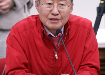 ‘비대위’ 썼다 지운 홍준표…후방 지원군에서 본격 ‘김기현 흔들기’로