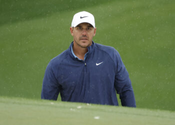 LIV 선봉장 켑카 마스터스 단독 선두… 우즈 23회 연속 컷 통과