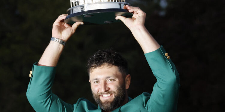 PGA 자존심 지킨 람, 첫 ‘그린 재킷’ 입었다