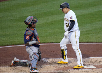 ‘0할 타자’ 최지만 ‘영끌 홈런’ 시동