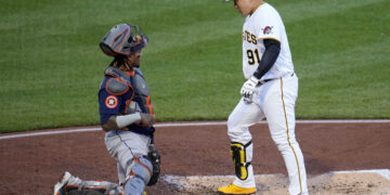 ‘0할 타자’ 최지만 ‘영끌 홈런’ 시동