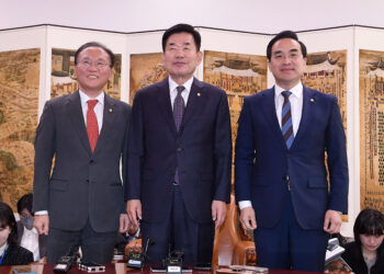 여야 원대 첫 교섭단체 회동…양곡법 재표결 합의 불발