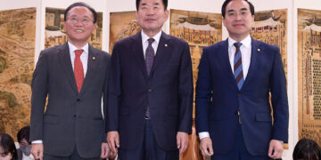 여야 원대 첫 교섭단체 회동…양곡법 재표결 합의 불발