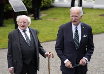 바이든 美 대통령 유출 문건 첫 언급 “전면적 조사 필요”