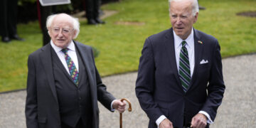 바이든 美 대통령 유출 문건 첫 언급 “전면적 조사 필요”