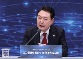 尹대통령 지지율 5개월 만에 20%대로…“美 도청 대응과 무관치 않아”[한국갤럽]