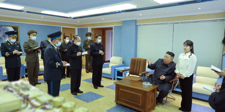 김정은 “軍위성 계획대로 쏴라” [뉴스 분석]