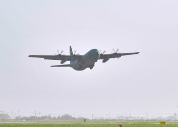 군 수송기, ‘무력충돌’ 수단 교민 철수 위해 출발…“특수부대도 투입”