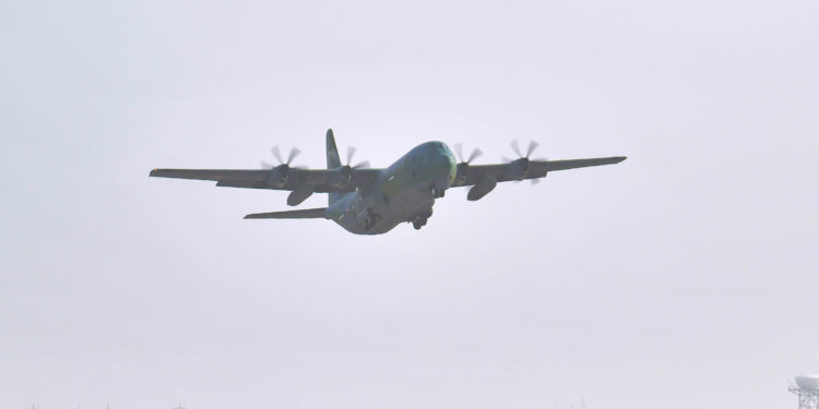 군 수송기, ‘무력충돌’ 수단 교민 철수 위해 출발…“특수부대도 투입”