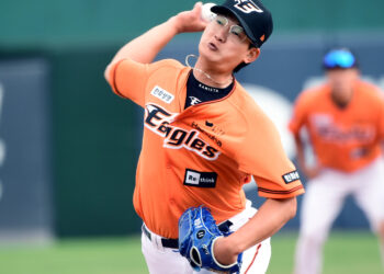 159㎞ 강속구에 변화구… 진화한 ‘괴물 독수리’ 김서현