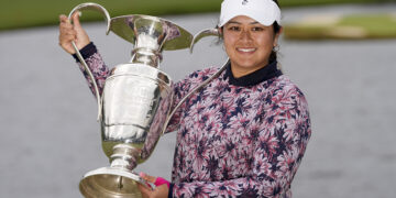 ‘보트피플’의 손녀, LPGA 메이저 우승컵 품었다