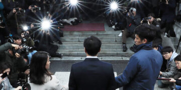 구속 피한 안희정처럼?… 송영길 ‘자진 출두’ 전략 통할까