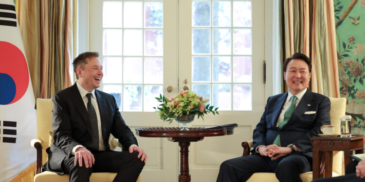 머스크 접견한 尹, “한국은 기가팩토리 운영에 가장 효율적”