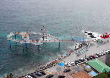 바다 끝에서, 수많은 삶을 마중하다…역사 앞에서, 그들의 온기를 느끼다[권다현의 童行(동행)]