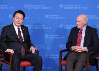 尹 “한미 워싱턴선언, 핵 포함 상호방위 개념으로 업그레이드”