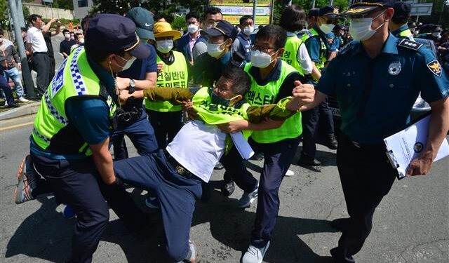 [포토] 원전 임시저장시설 반대 ‘아수라장’