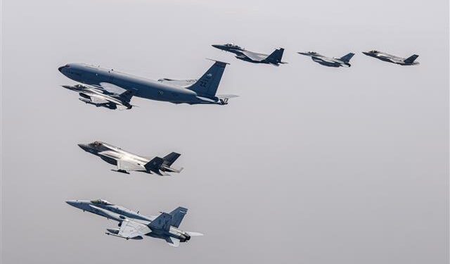 [서울포토] 한미공군 연합 편대비행 | 서울신문