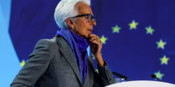 美 연준 ‘금리 정점’ 기대 속 각국 중앙은행 “긴축 끝나지 않았다”