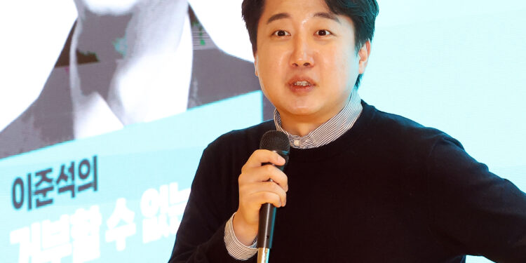 이준석 “난 사자성어 썼다고 1년 징계…김재원·태영호 더 세게 해야”