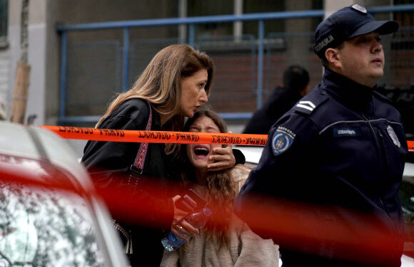 “총기난사 초등생, 살인명부 준비했다”… 대통령이 ‘촉법소년 연령 하향’ 꺼낸 세르비아