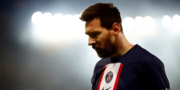 고개 숙인 메시…구단 허락 없는 사우디 방문 사과