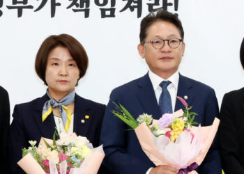 정의당 신임 원내대표에 배진교 “尹정부 불의에 맞설 것”