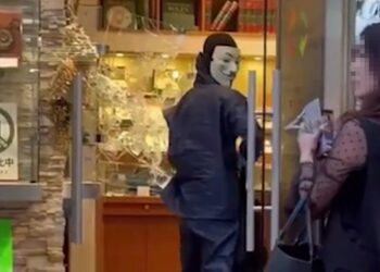 [영상] “영화 찍는 줄”…롤렉스 10억원어치 훔친 日복면강도단