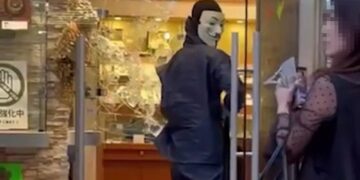 [영상] “영화 찍는 줄”…롤렉스 10억원어치 훔친 日복면강도단