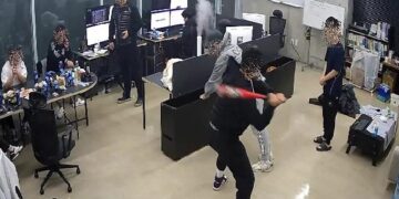 “코인 수익금 내놔”···조폭 불러 폭행 100억 갈취·IP추적해 감시도