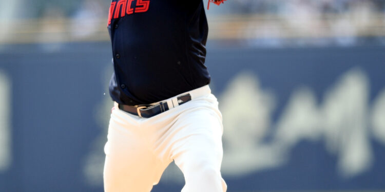 되살아난 롯데 ‘원투 펀치’… ‘안경 에이스’ 퍼즐 남았다