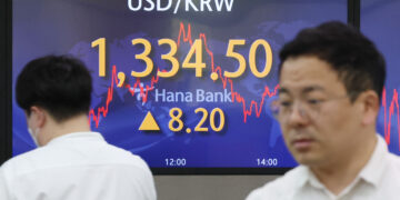 원·달러 환율 다시 1300원대로 … 뜻밖의 ‘달러 강세’