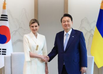 尹, ‘우크라 특사’ 젤렌스카 영부인 접견