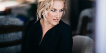 이 시대 가장 유명한 ‘밤의 여왕’…“화려한 왕관 뒤를 노래할게요”