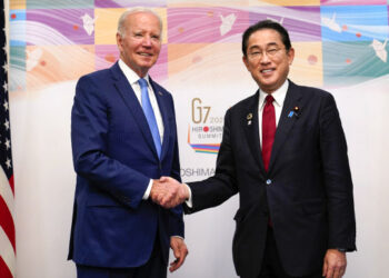 기시다 “한일관계 더 진전시킬 것” 바이든 “환영”