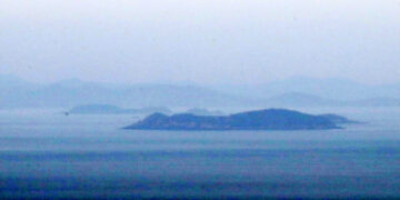 북한, 남한 화물선 “나가라” 내쫓아…軍 전투기 등 출동대기태세