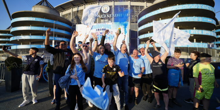 3연패 맨시티, 트레블 골문으로 드리블