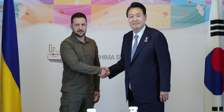 [속보] 젤렌스키, 윤 대통령에 “한국의 인도적·비살상 지원에 감사”